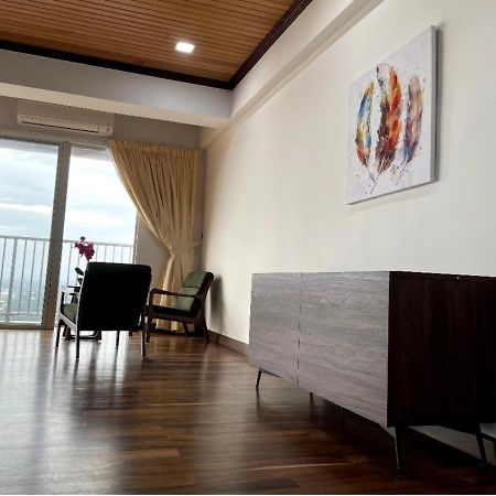 The Venus - Spacious Wooden Top Floor Apartment Sitiawan Exterior foto