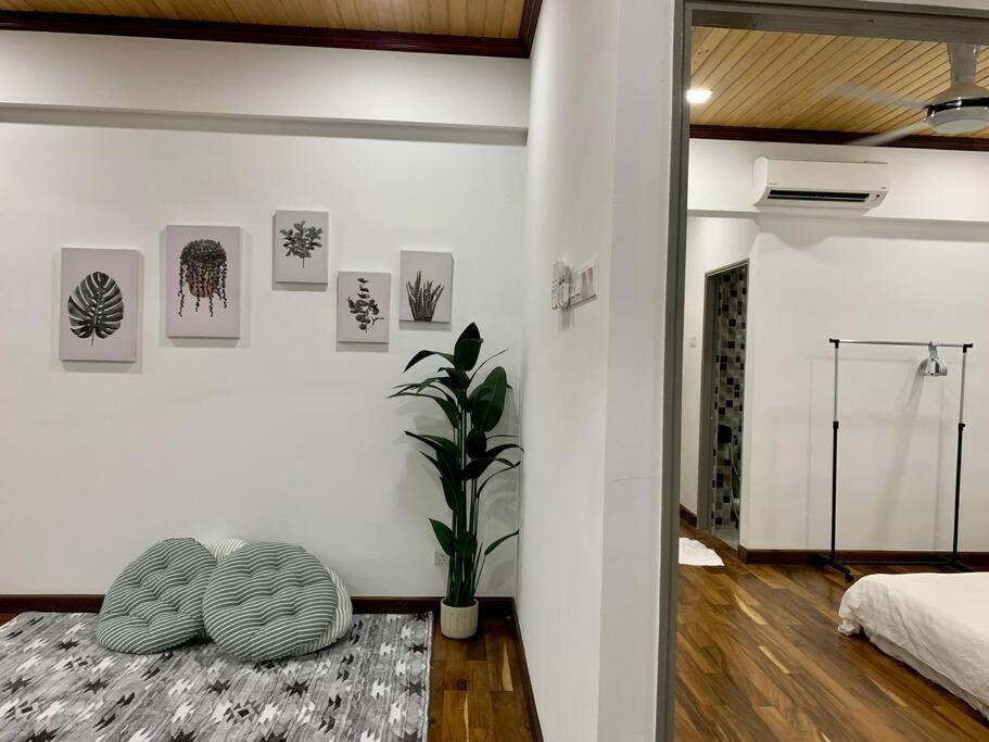 The Venus - Spacious Wooden Top Floor Apartment Sitiawan Exterior foto